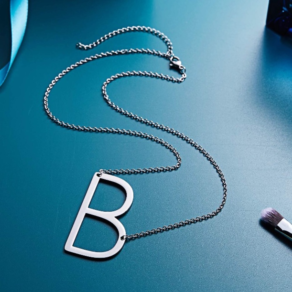 Silver Womans Name Initial Necklace B Nwt 38$